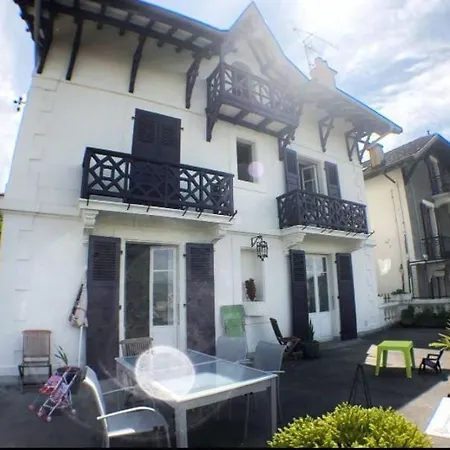 Luxurious Villa, 10 People, 200 M From Geneva
